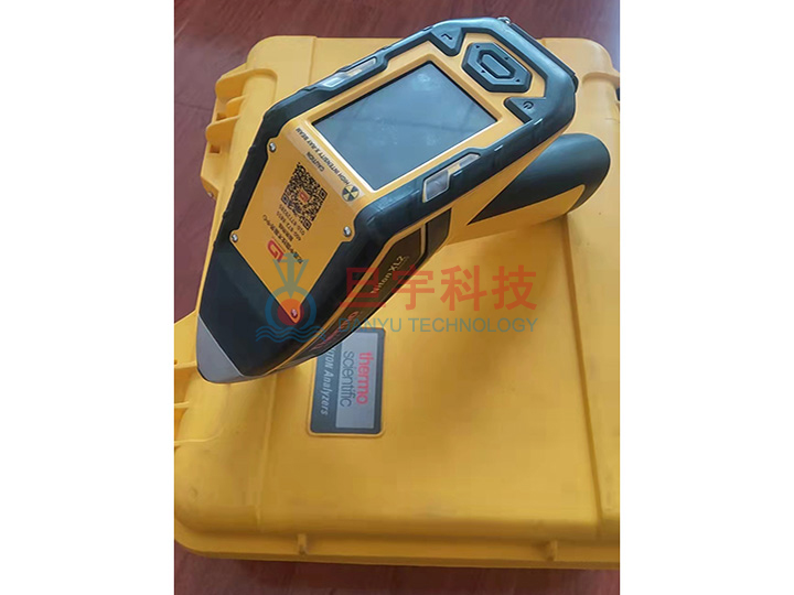 Handheld spectrometer
